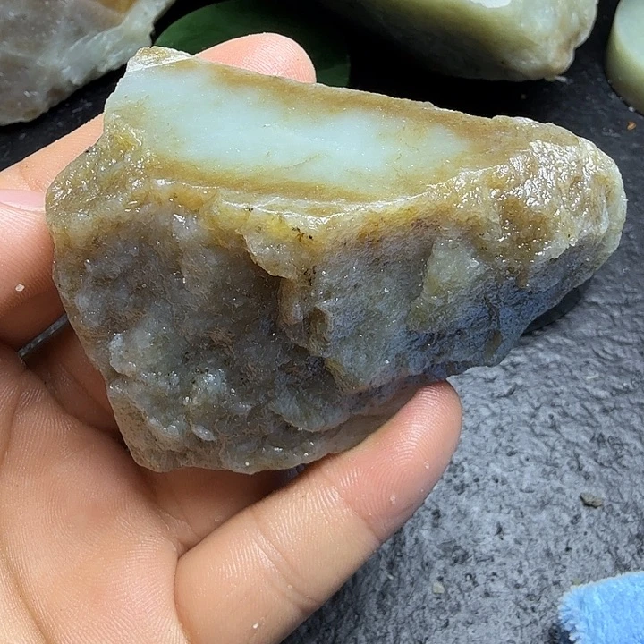 和田玉（糖玉）未镶嵌珠宝奇石