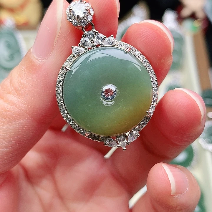 颈饰银S925镶嵌翡翠吊坠