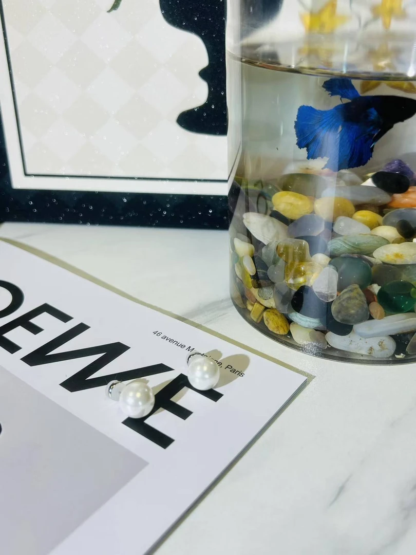 合金仿珍珠耳饰 2025秋冬新爆款高级感气质耳钉经典澳白色