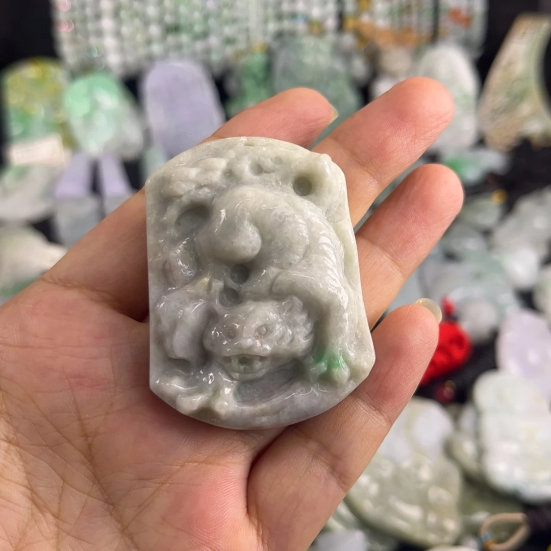 吊坠(不含链)未镶嵌翡翠瑕疵