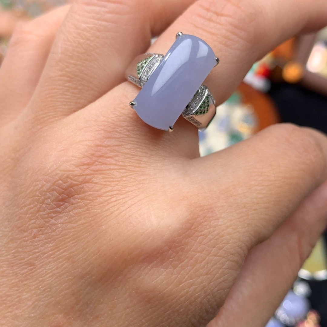 18K金镶嵌戒指翡翠马鞍戒指