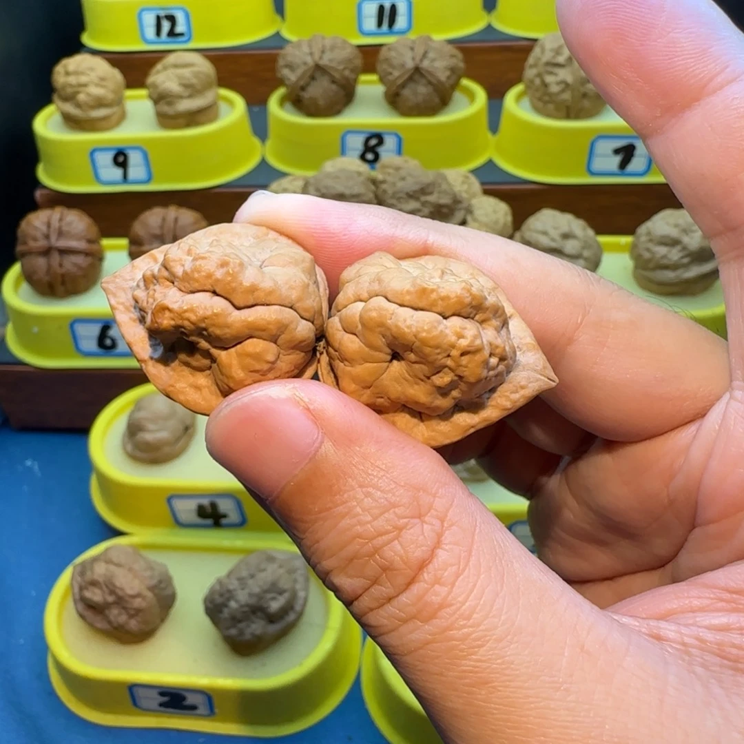 用***3把件桃核小云石观音