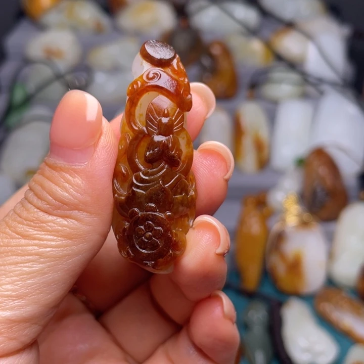 会***猪和田玉未镶嵌颈饰