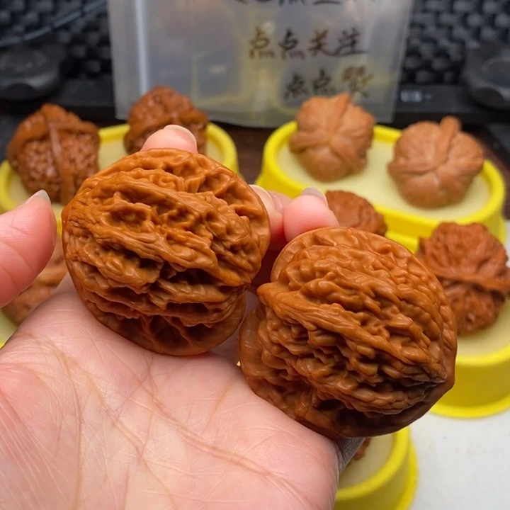文玩核桃吊坠43虎头