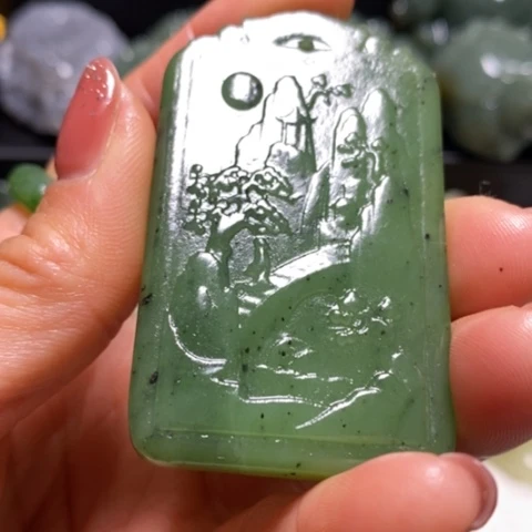 颈饰未镶嵌和田玉（糖玉）