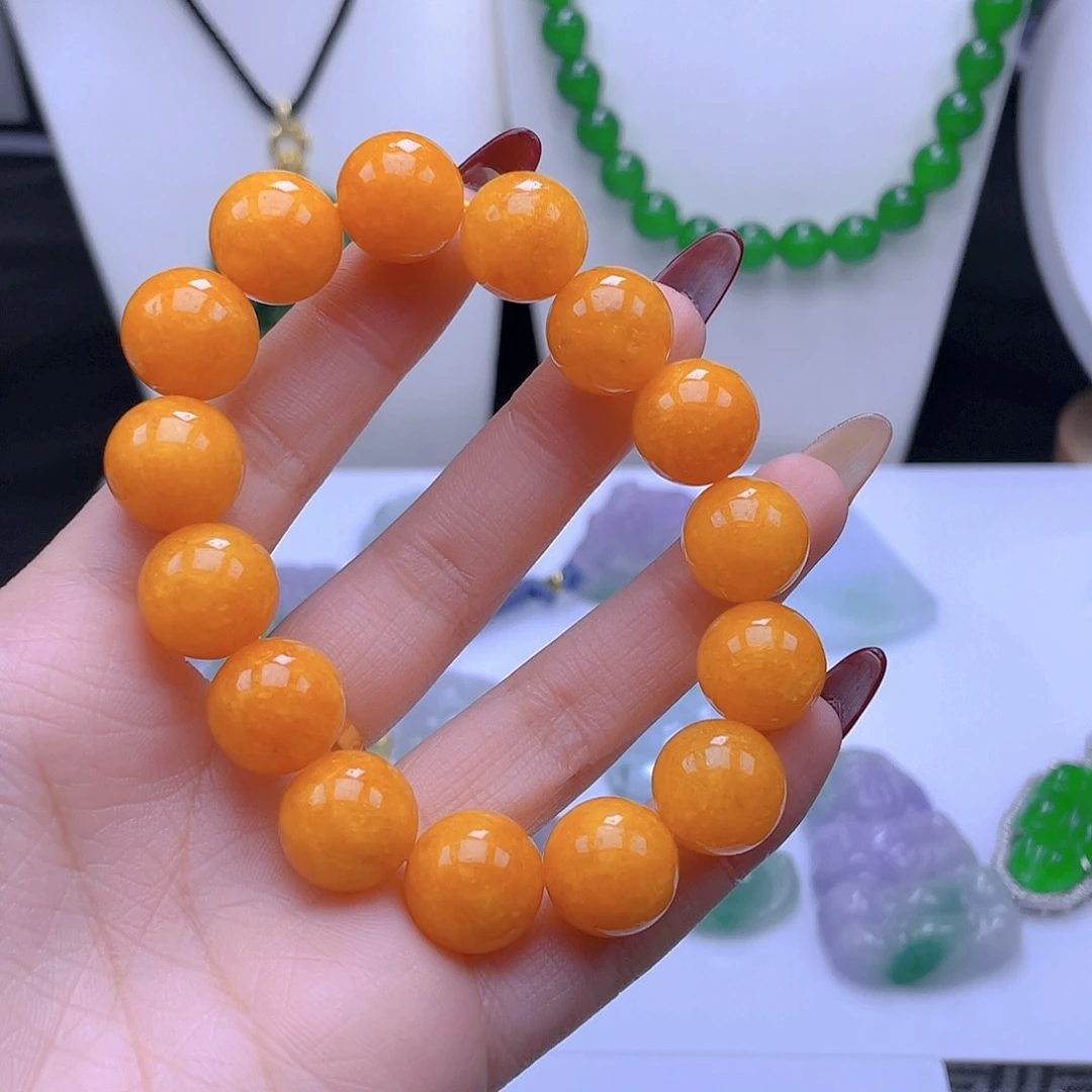 翡翠吊坠(赠链)未镶嵌
