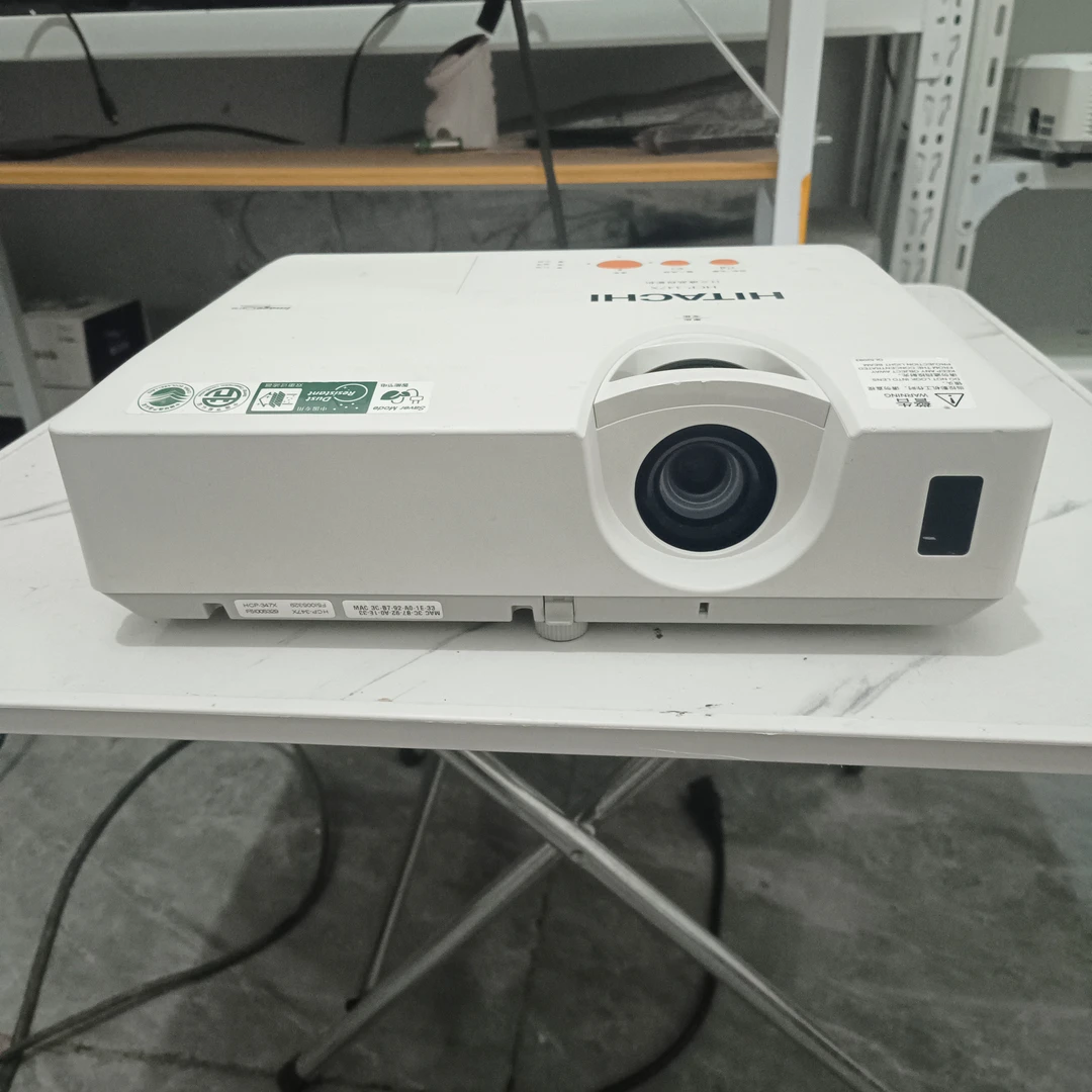 8新 日立347高流明二手投影高清3LCD
