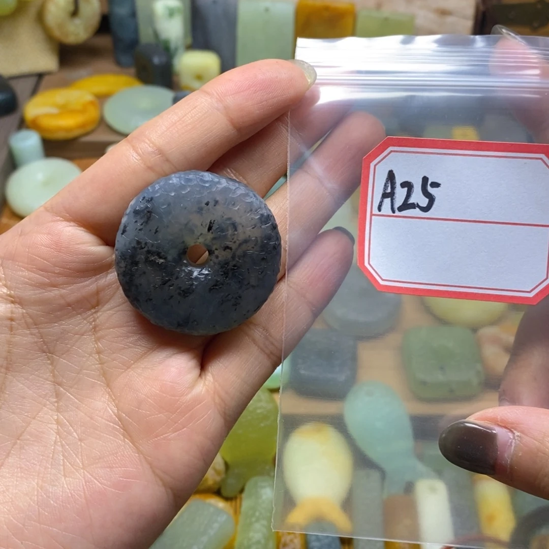 未镶嵌蛇纹石玉颈饰家***喵