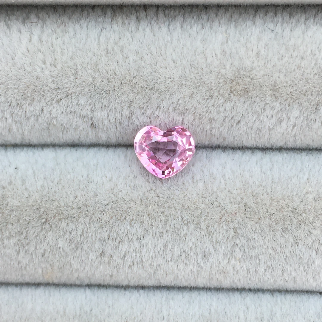 W爱心粉蓝宝 0.57ct