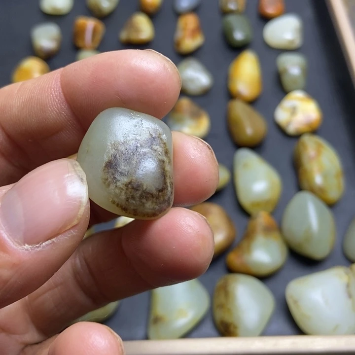 泉***水和田玉（糖玉）未镶嵌珠宝奇石