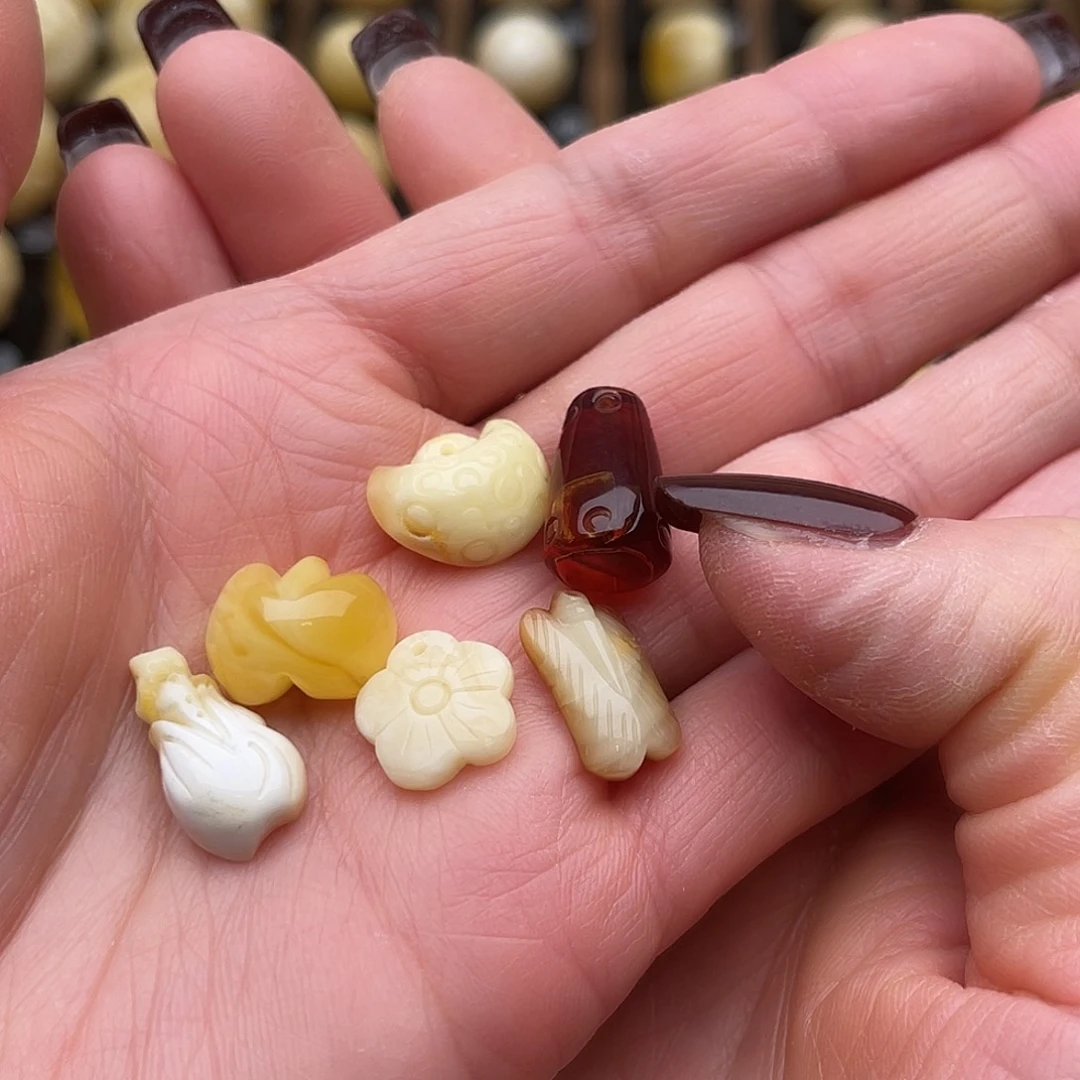 琥珀未镶嵌裸石蜜蜡雕刻件鸽