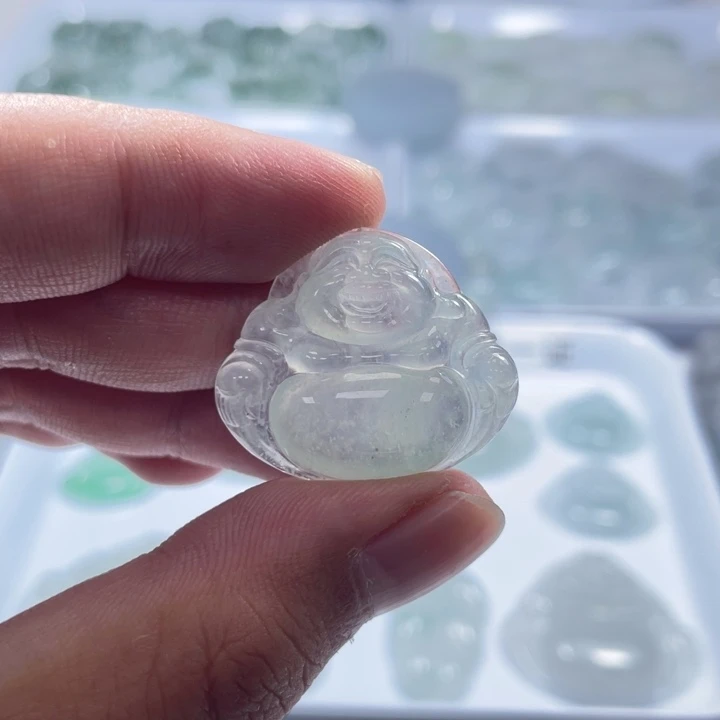 翡翠未镶嵌颈饰佛