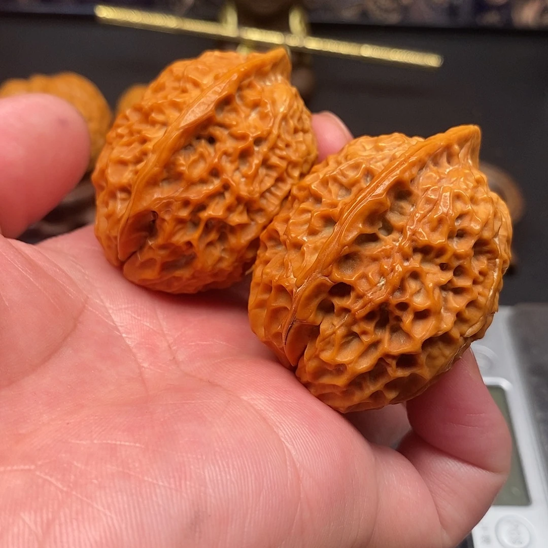 文玩核桃吊坠琉璃塔