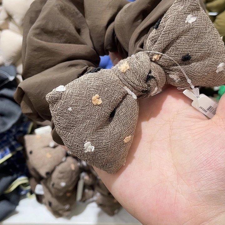 铁合金皮质咖色蝴蝶结