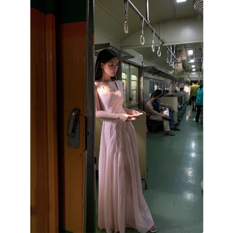 2025年春夏新款纯欲风法式淡粉蕾丝印花多裁片设计感长款连衣裙女