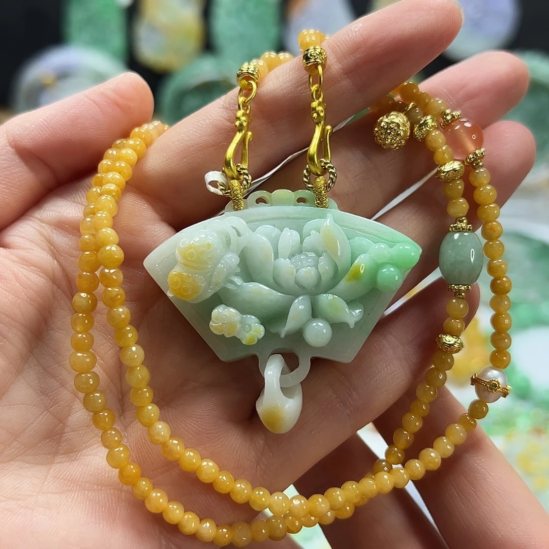 翡翠未镶嵌颈饰吊坠