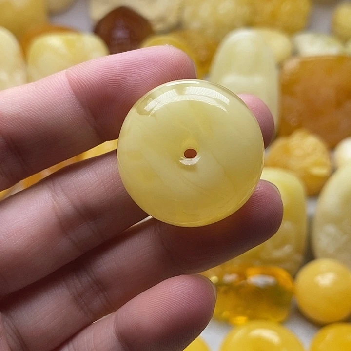 琥珀颈饰未镶嵌琥珀蜜蜡吊坠