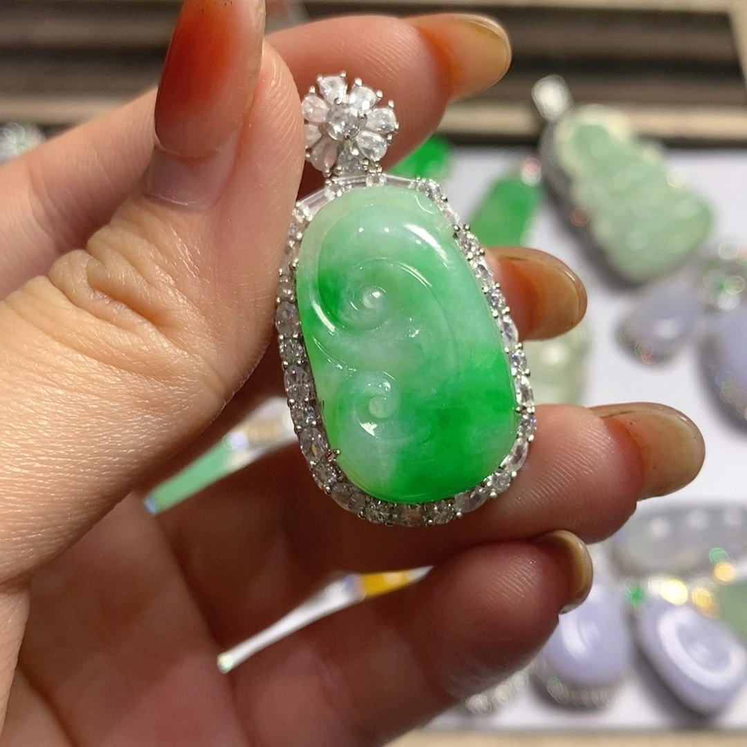 翡翠颈饰银S925镶嵌天然翡翠