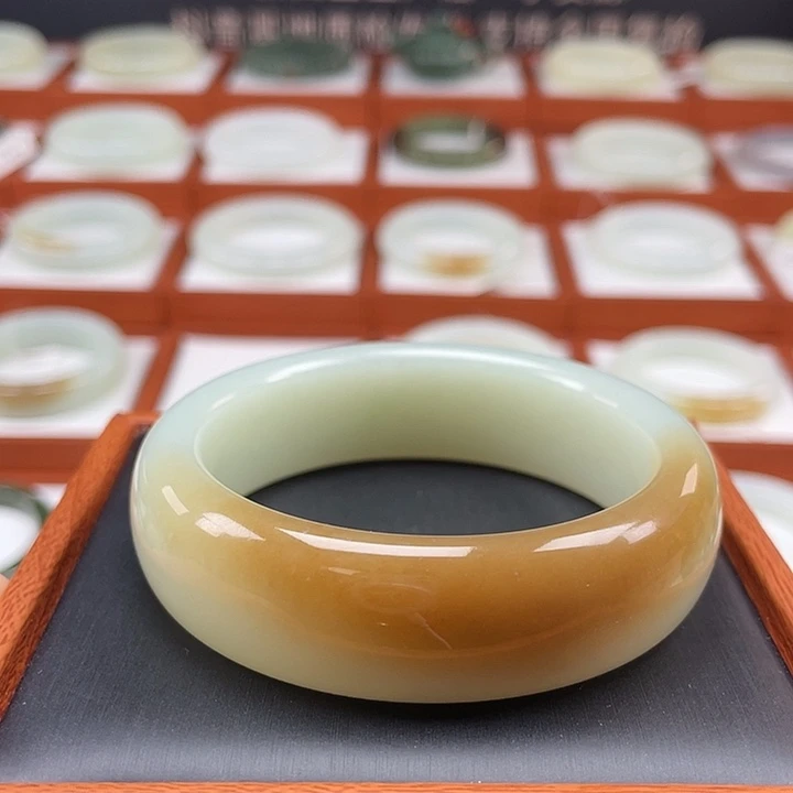 和田玉手镯未镶嵌新疆且末近矿