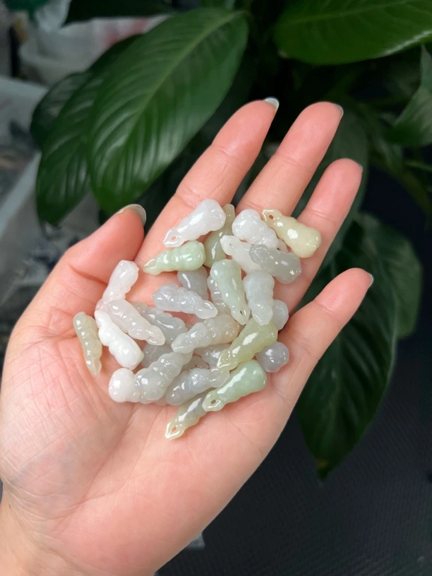 和田玉微瑕需包容小兔子买一送一（多样性发2件）