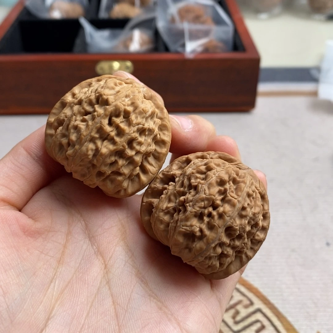 文玩核桃吊坠一***！白狮子