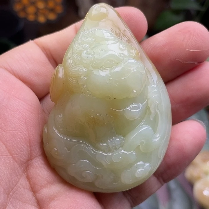 未镶嵌和田玉把件狮子（手把）