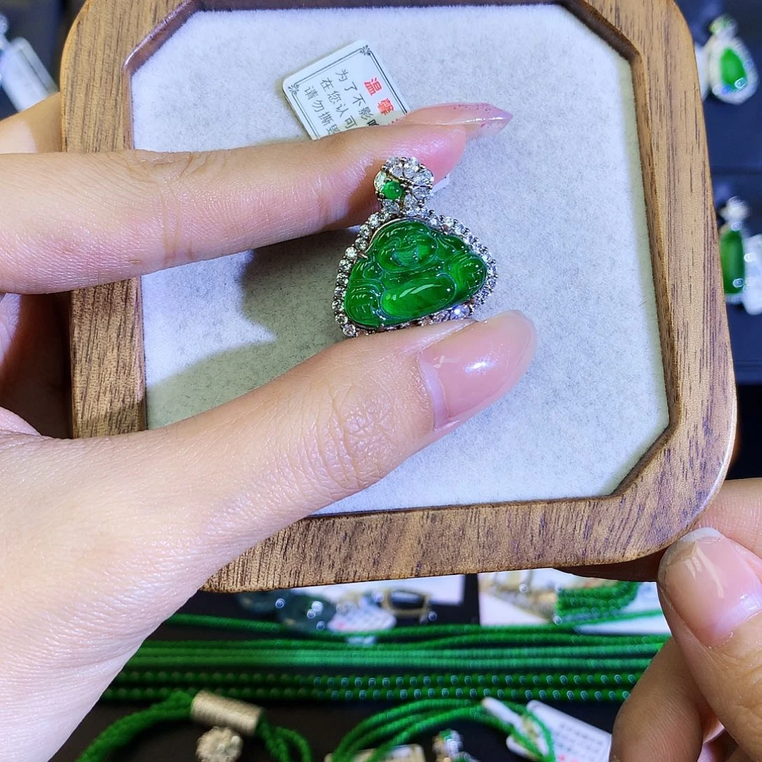 翡翠颈饰银S925镶嵌天然翡翠佛公