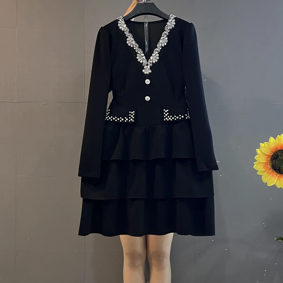 法式时尚重工镶钻高贵优雅气质V领收腰显瘦A字板连衣裙