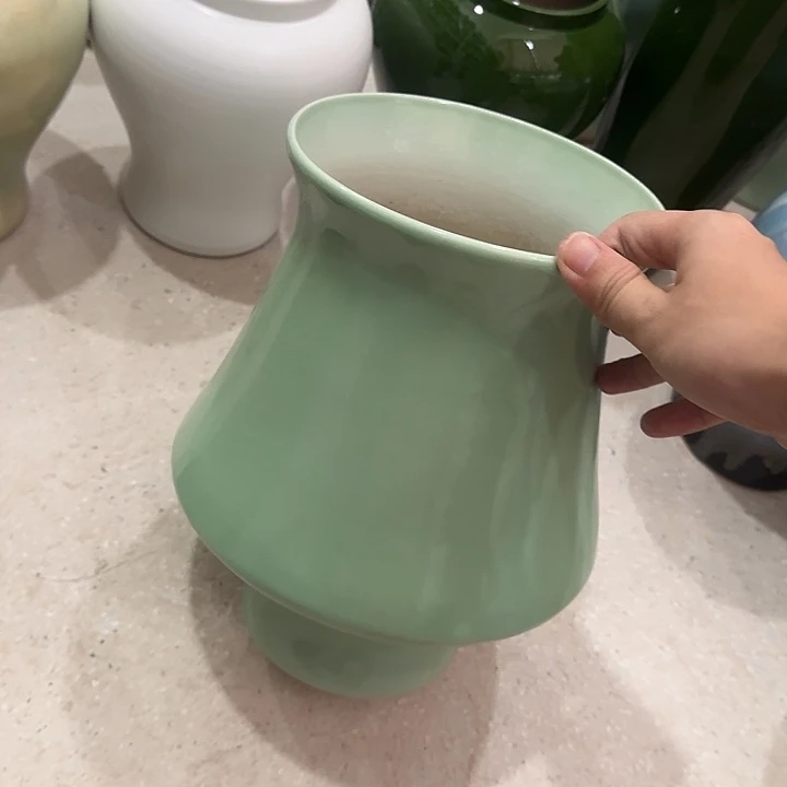 白泥花盆微瑕有孔