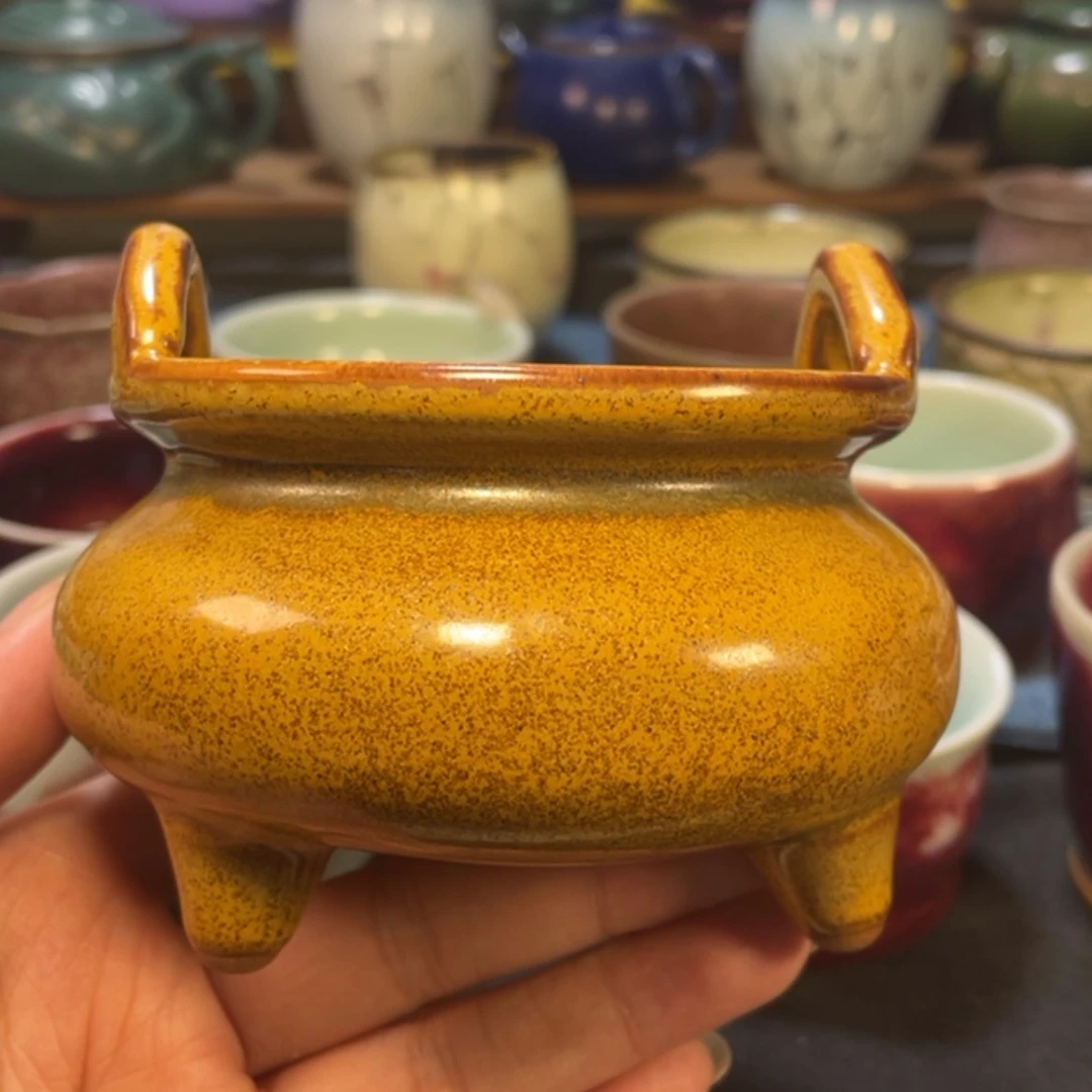 【闪购商品】摆件黄金三足炉。