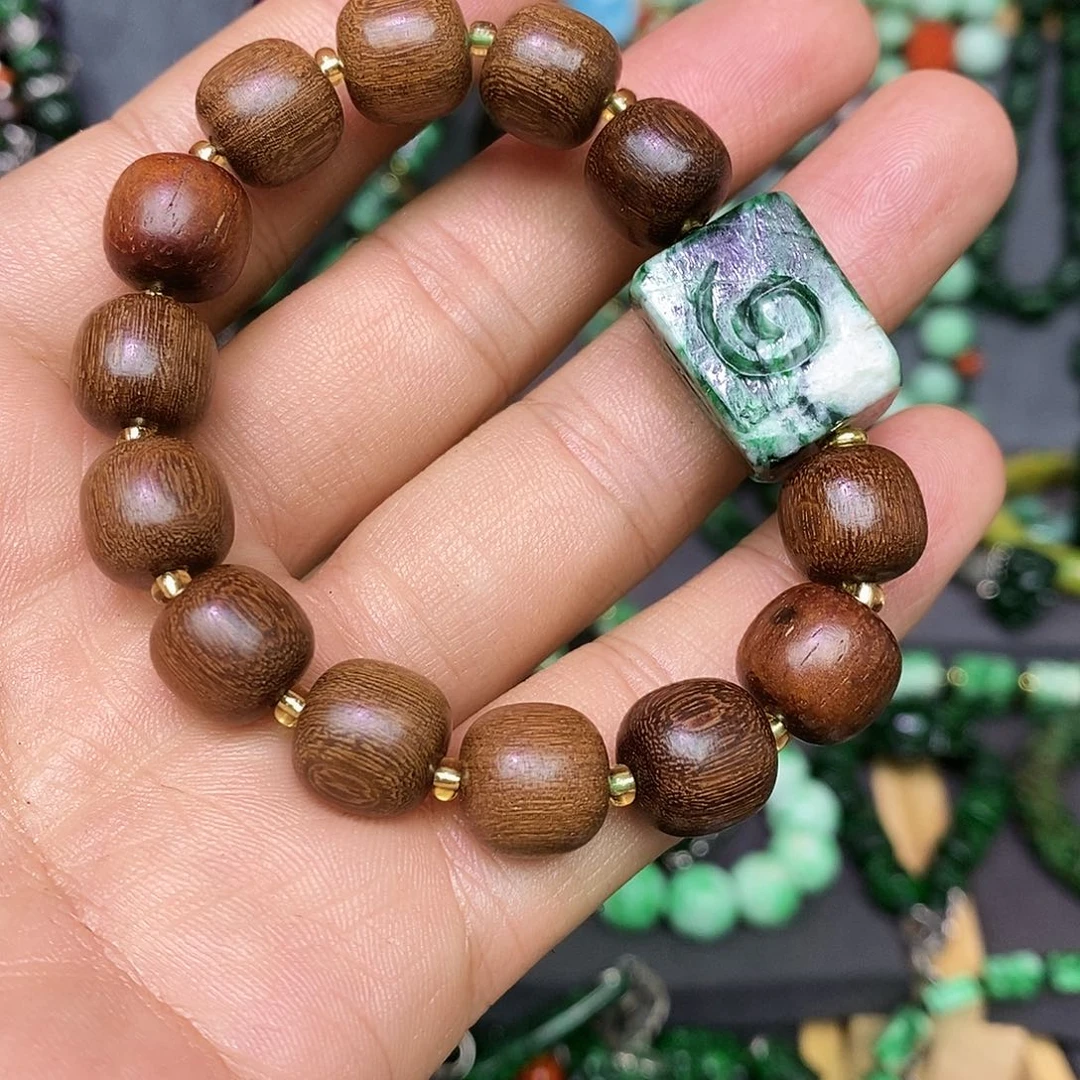 未镶嵌手链翡翠漂亮美眉