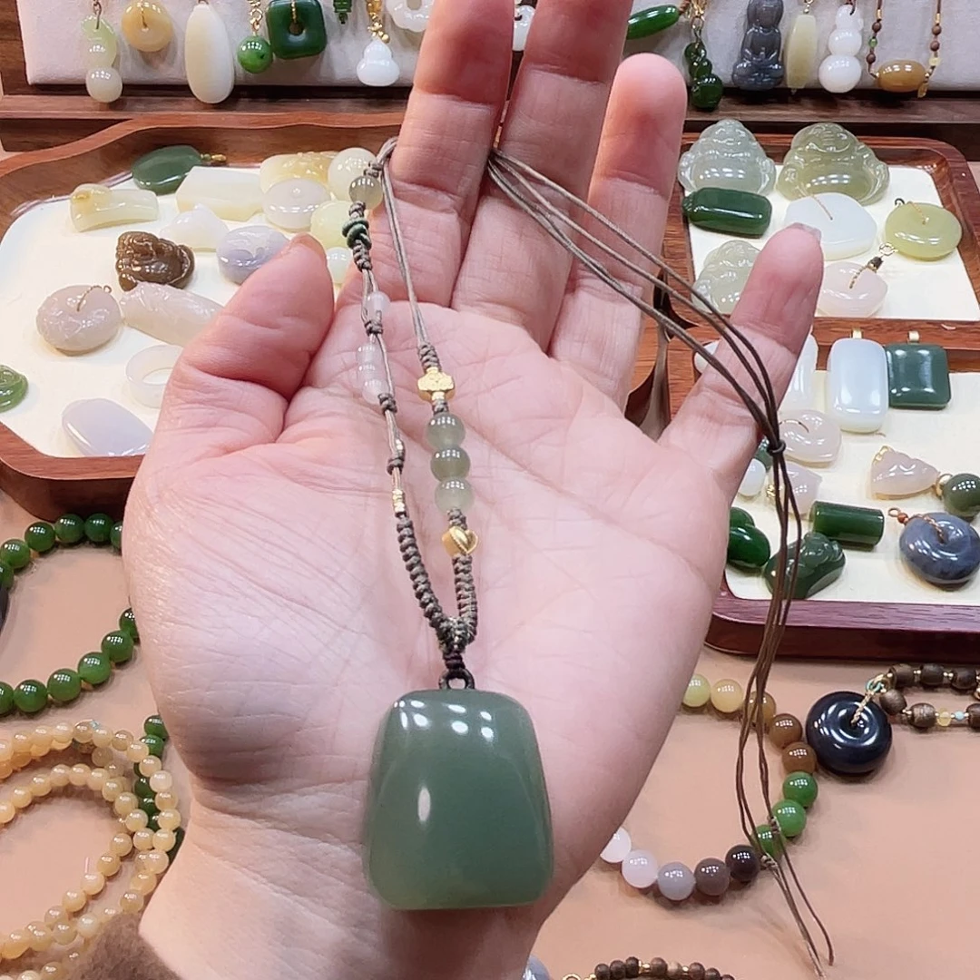 和田玉未镶嵌颈饰