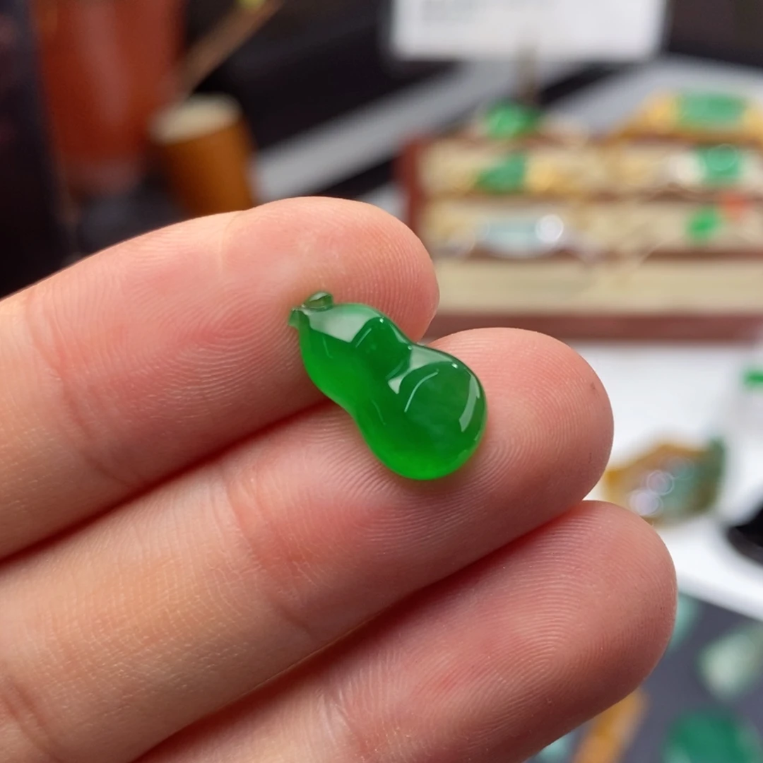 定制翡翠未镶嵌   满绿葫芦