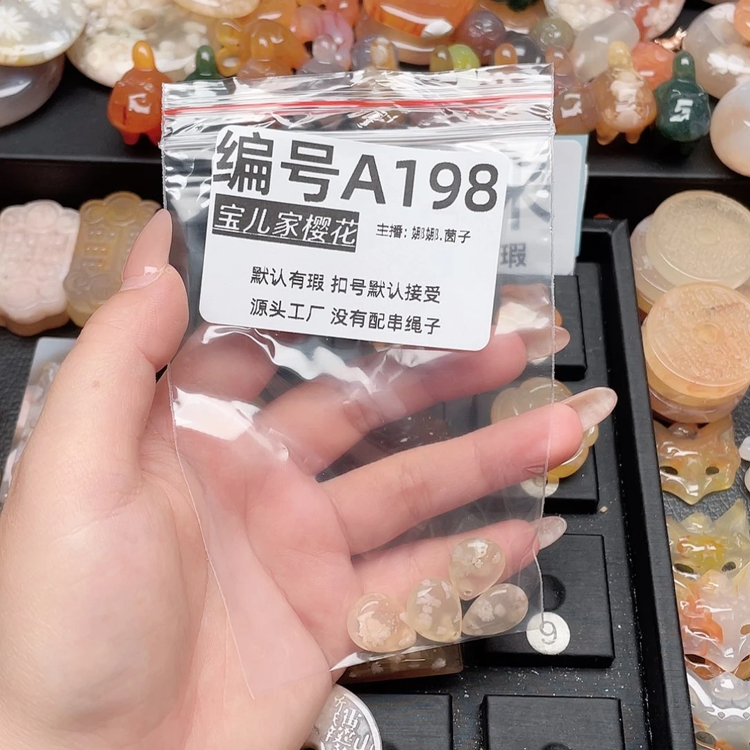 玛瑙/玉髓颈饰银S925镀金镶嵌M****?