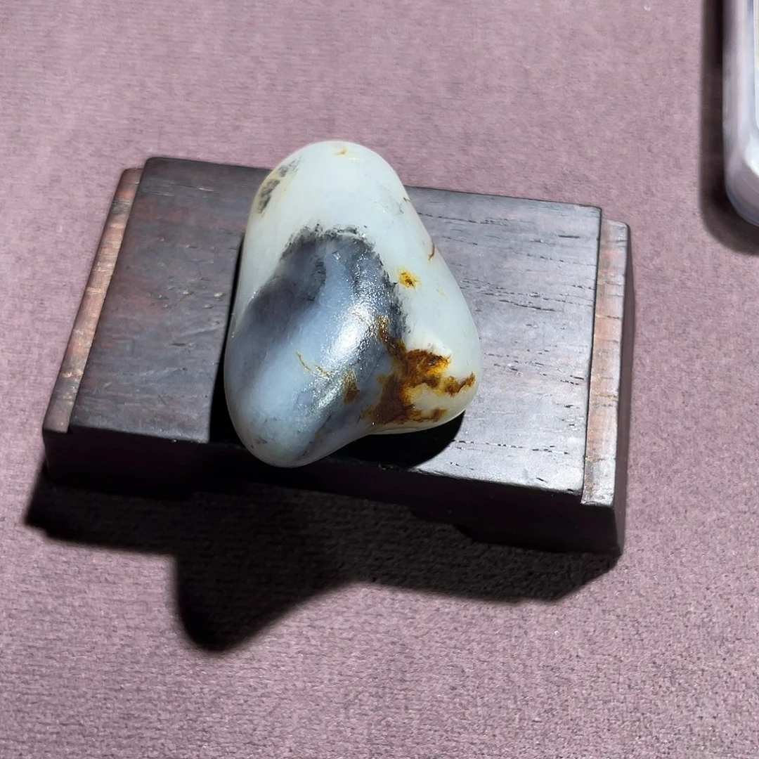 和田玉未镶嵌把件