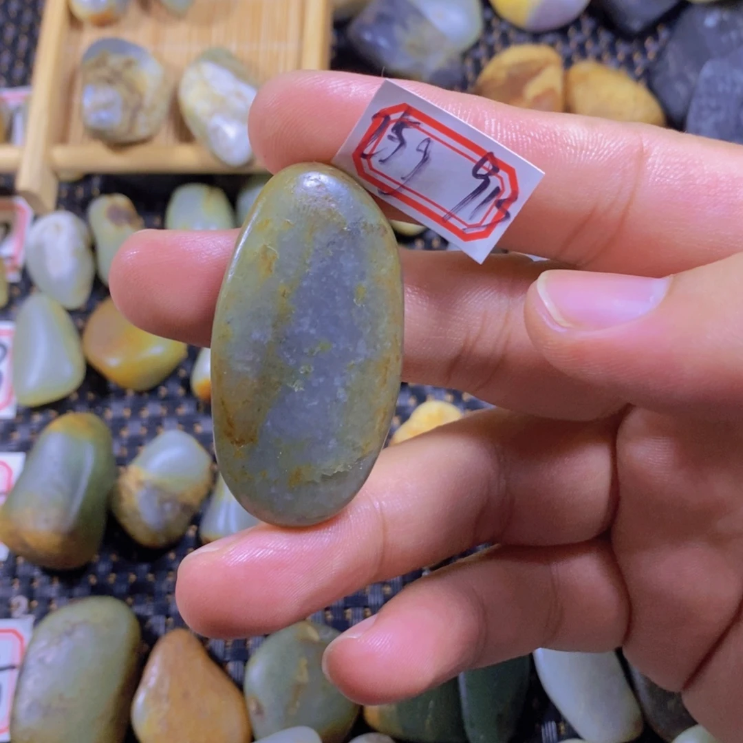 颈饰未镶嵌和田玉（糖玉）