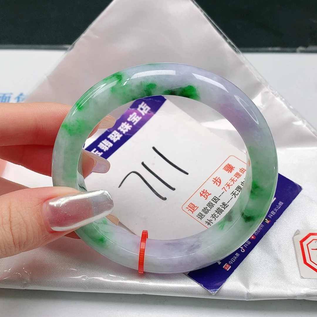 翡翠手镯未镶嵌翡翠手镯