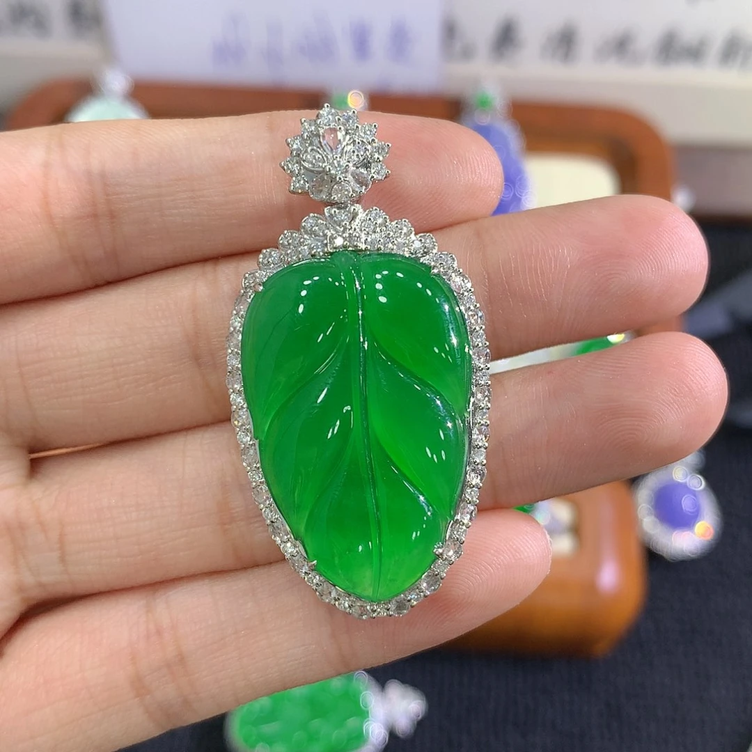 【闪购商品】吊坠(不含链)18K金镶嵌翡翠叶子