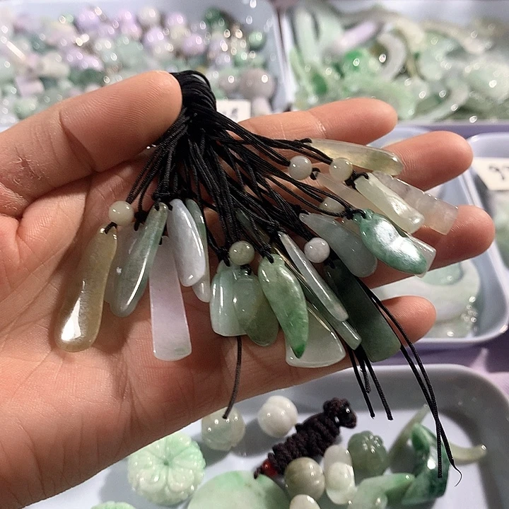 翡翠未镶嵌项圈吊坠