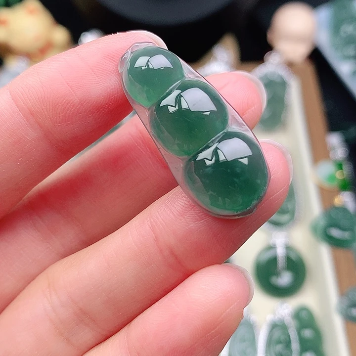 颈饰未镶嵌翡翠吊坠