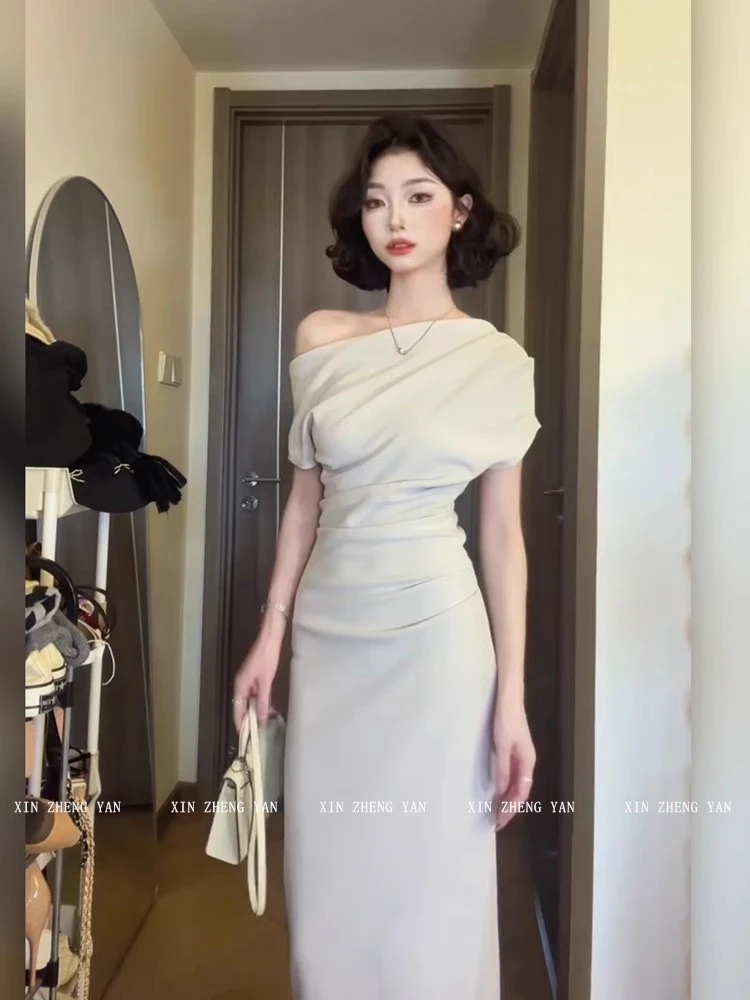 法式气质性辣妹杏色短袖连衣裙女夏新款纯欲修身一字肩包臀中长裙