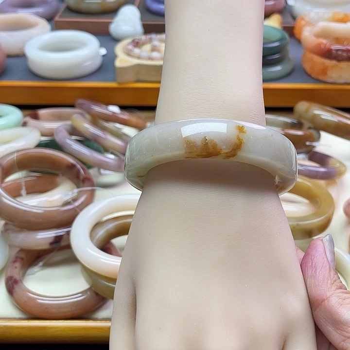 未镶嵌手镯石英质玉琉***猪