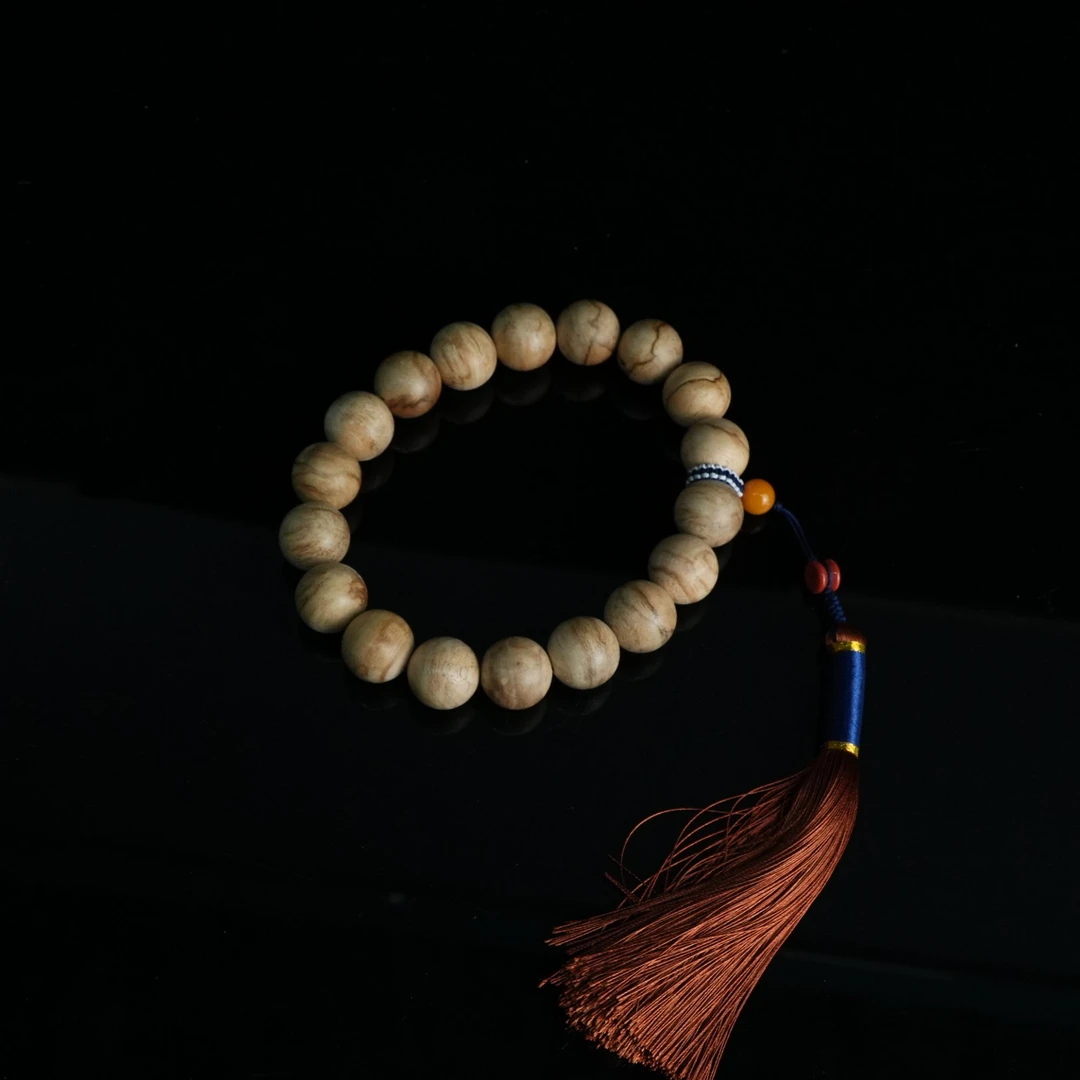 A4335伊利安沉香高山料虎斑纹18子手持2.1cm 47.66g