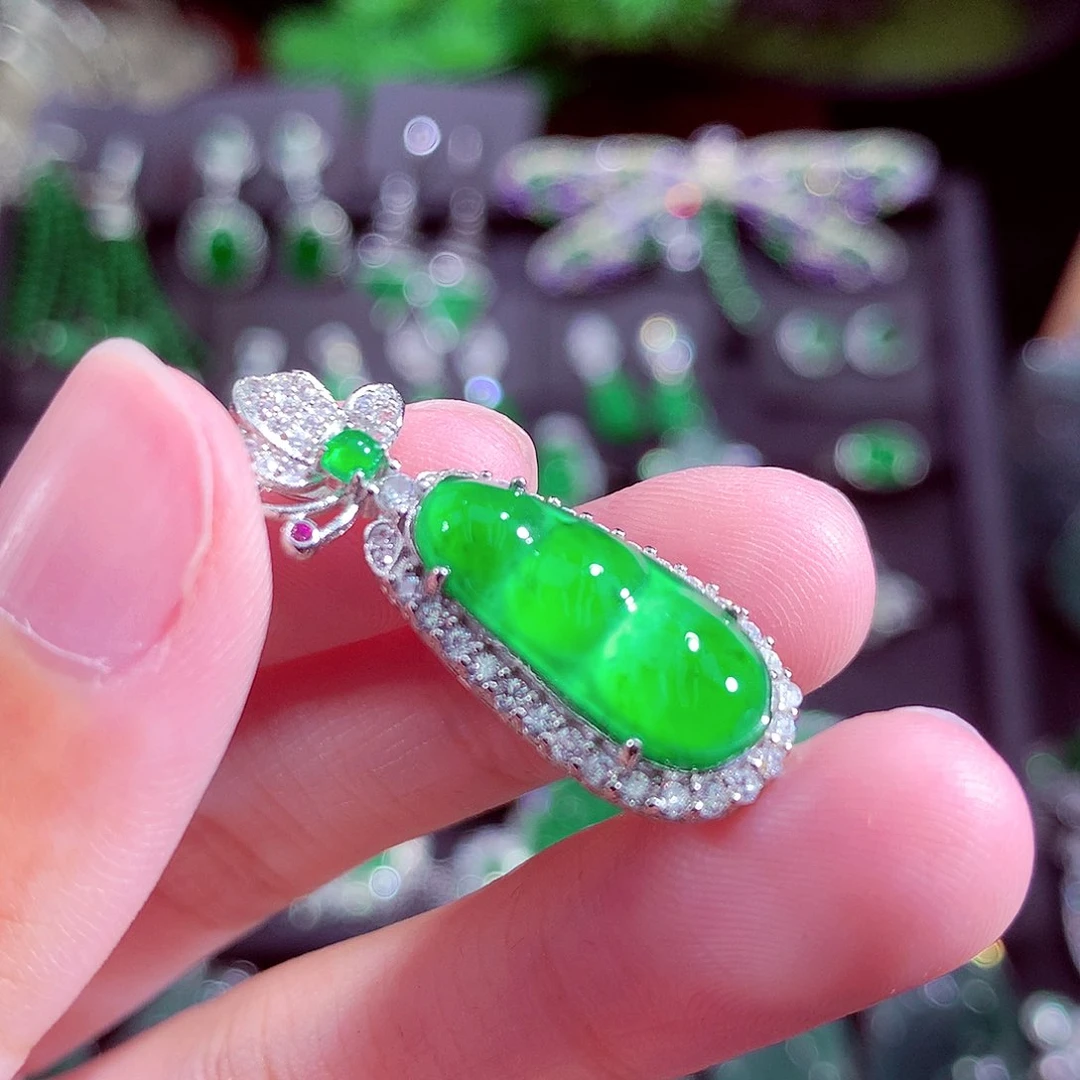 颈饰未镶嵌翡翠天然