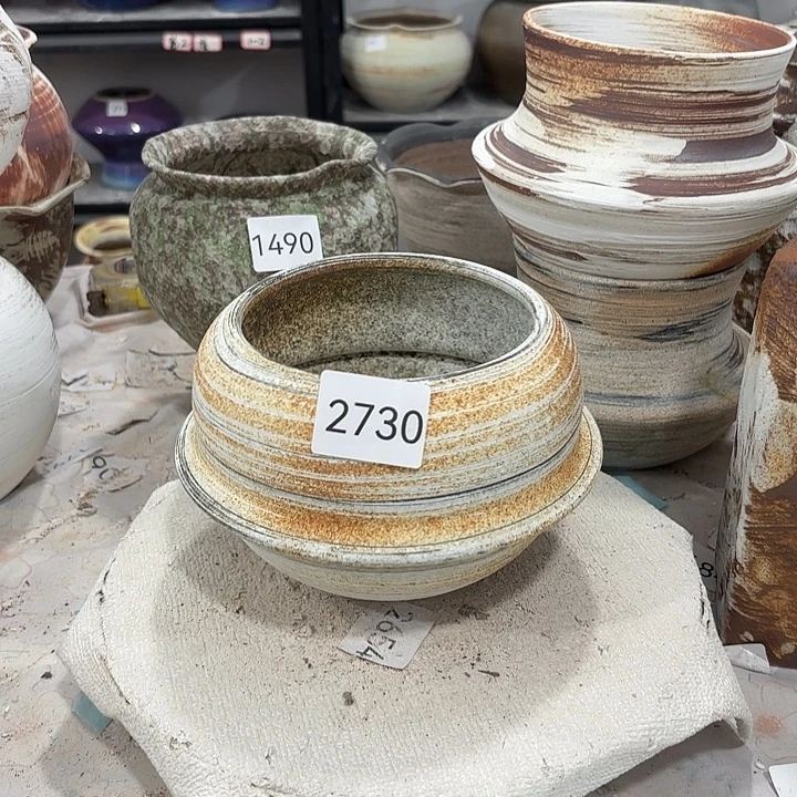 摆件2730，有孔高13，口10