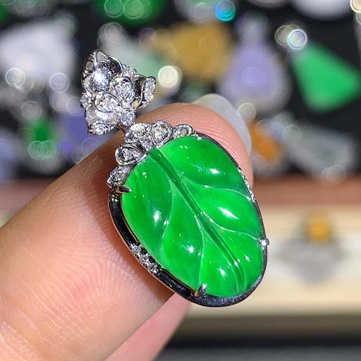 翡翠18K金镶嵌颈饰8、