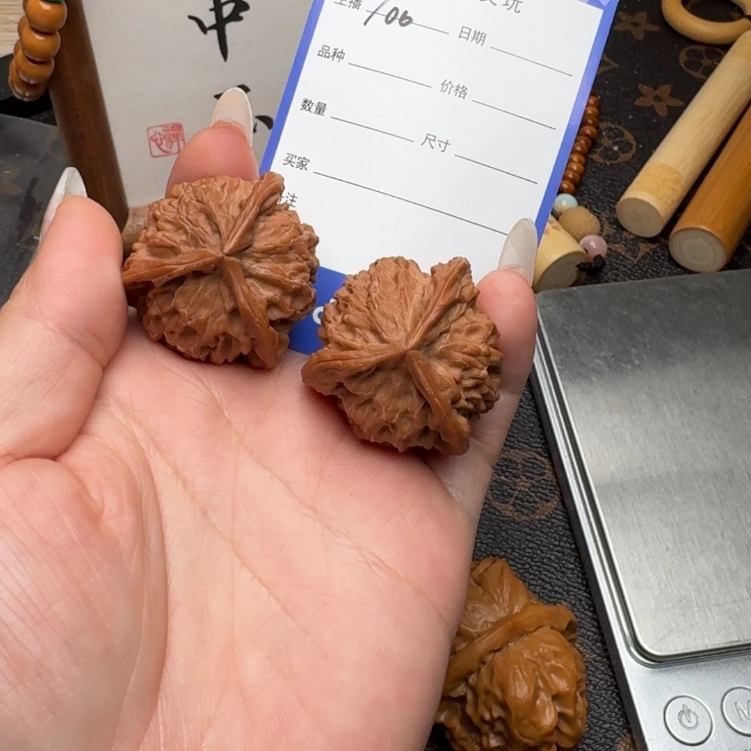 用***2文玩核桃把件33三棱100