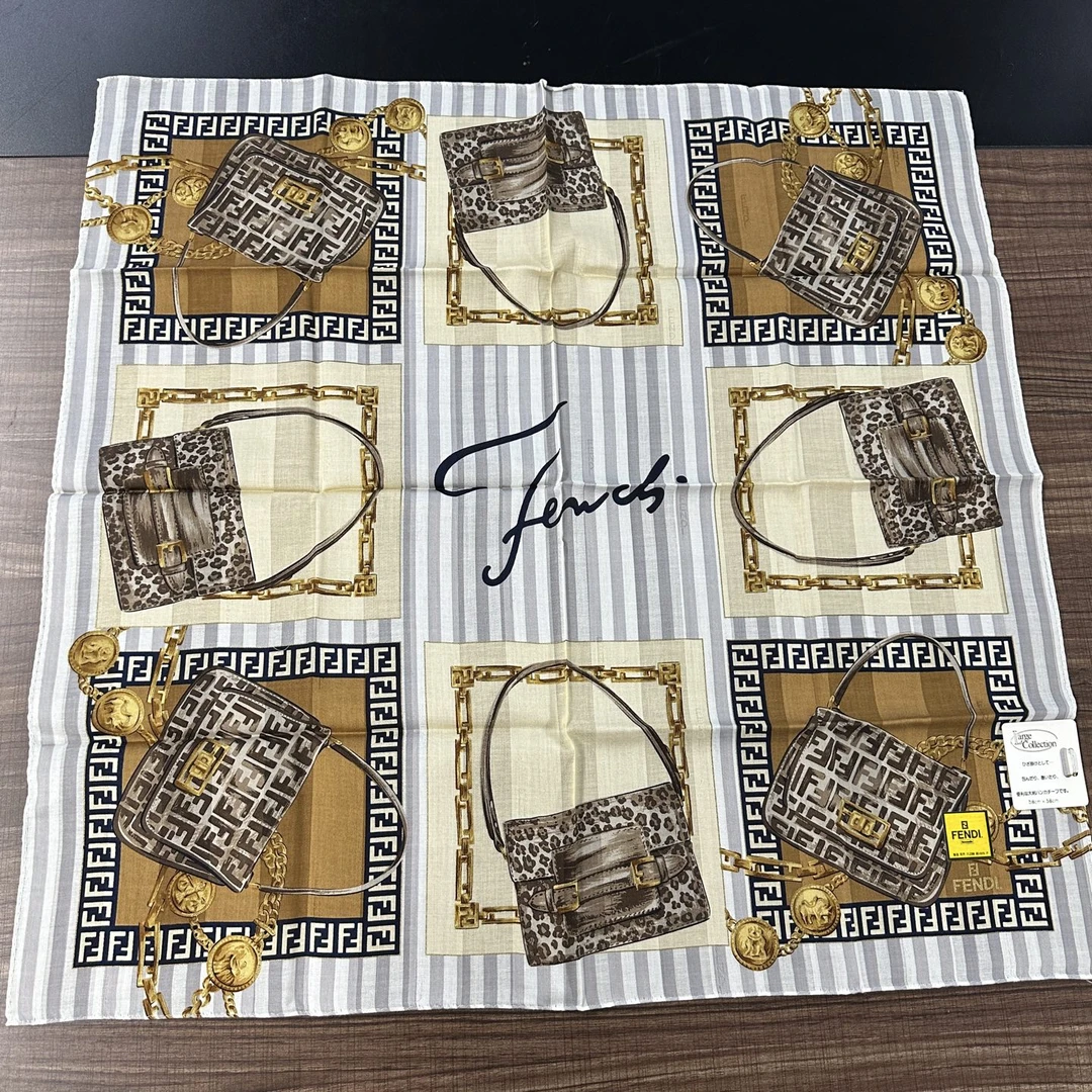 99新 FENDI/芬迪 Fendi女士 58*58老花方巾百搭黑白经典   156076