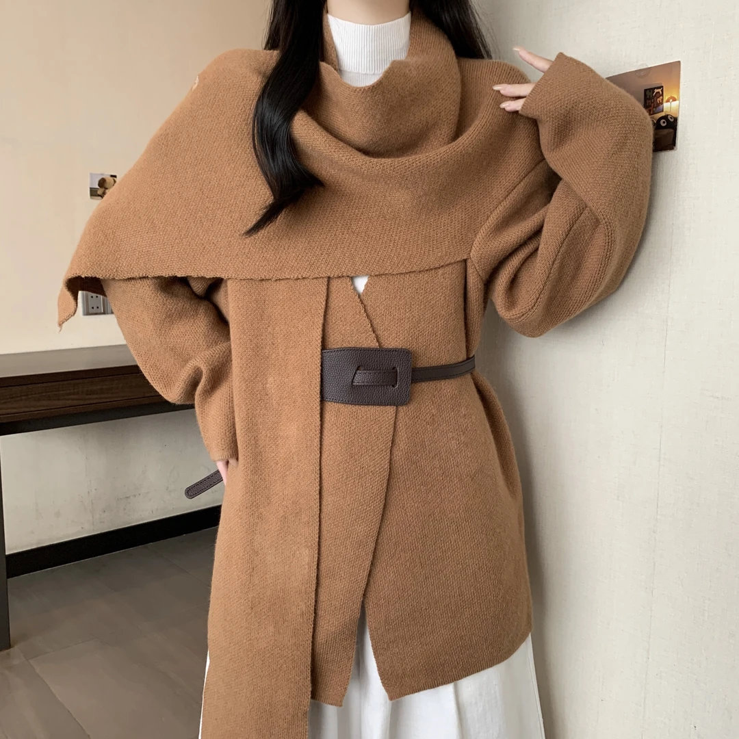 大码女装韩系气质松弛氛围感围巾领针织开衫外套设计感不规则外套