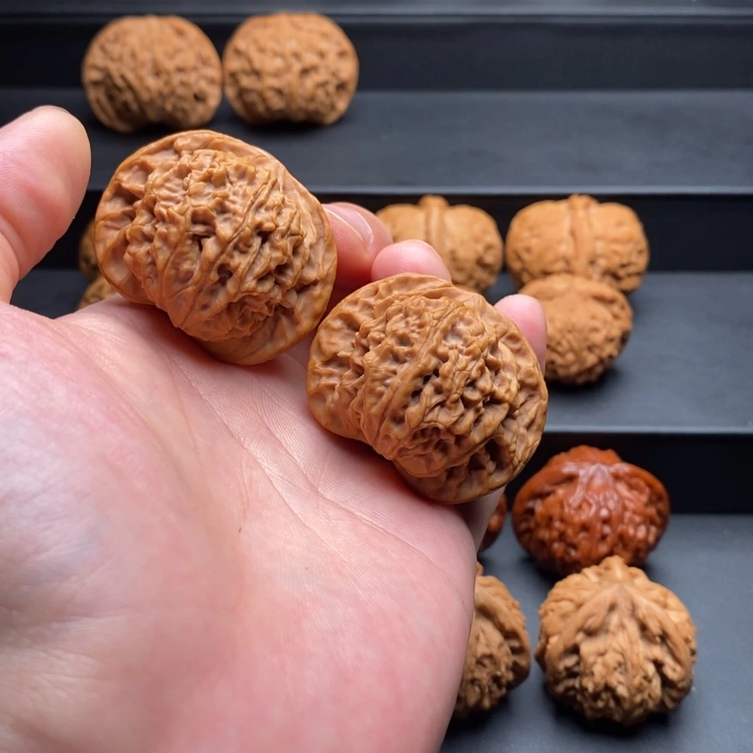 浮***生文玩核桃吊坠盘龙纹